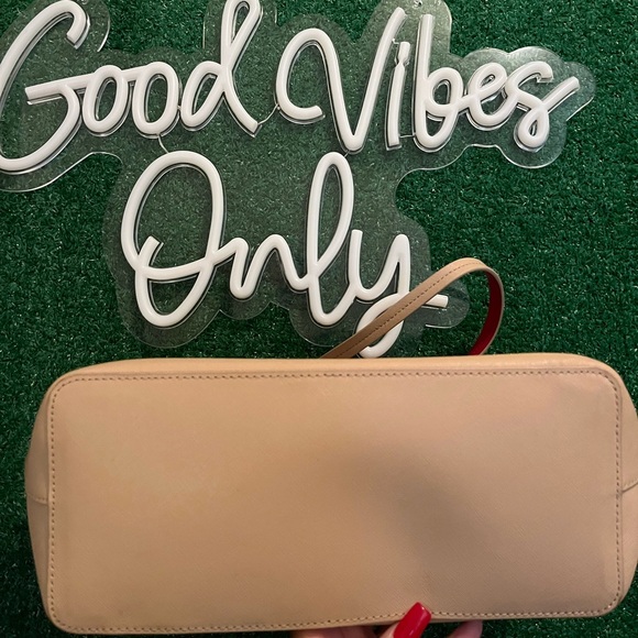 Kate Spade Beige Tote with Red Interior - Picture 4 of 9